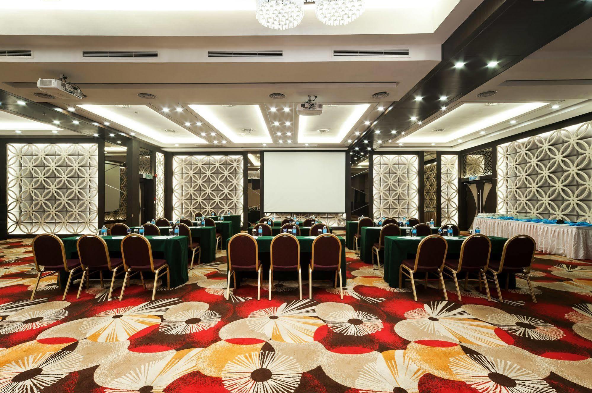 Promenade Hotel Bintulu Buitenkant foto