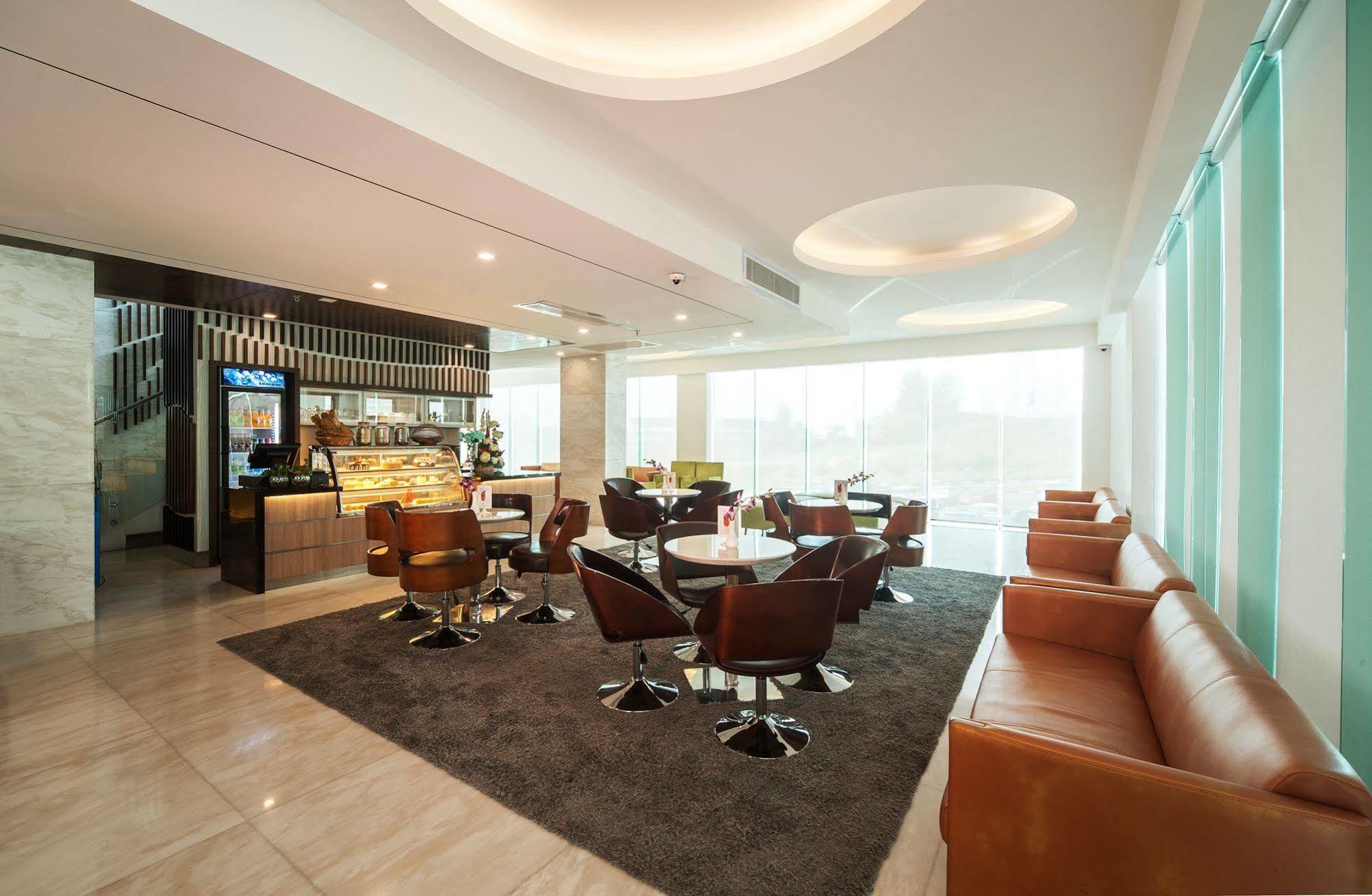Promenade Hotel Bintulu Buitenkant foto
